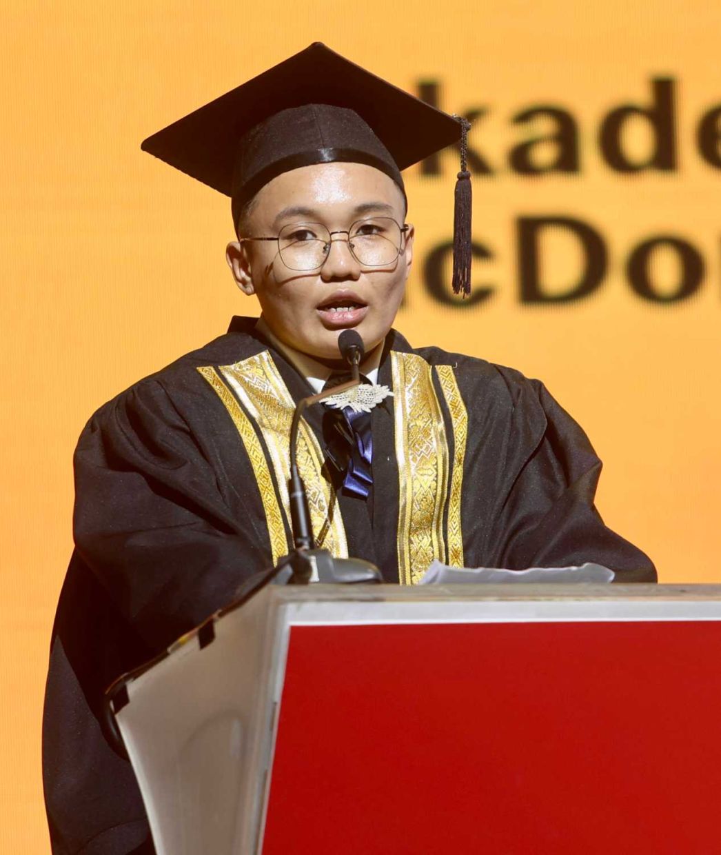 Kalsum bekerja di McDonald’s sejak berusia 16 tahun kini bergelar Pengurus Besar Restoran. -Foto LOW BOON TAT/SMG