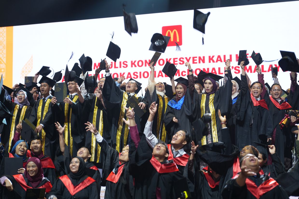 Seramai 359 graduan dirai sempena Majlis Konvokesyen Kali Ke-6 Akademi Vokasional McDonald’s Malaysia. B