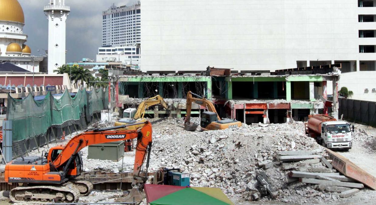 AFTER 50 years in business, Emporium Makan, one of the oldest food courts in Klang has being demolished to make way for a Light Rail Transit Phase 3 (LRT3) station.