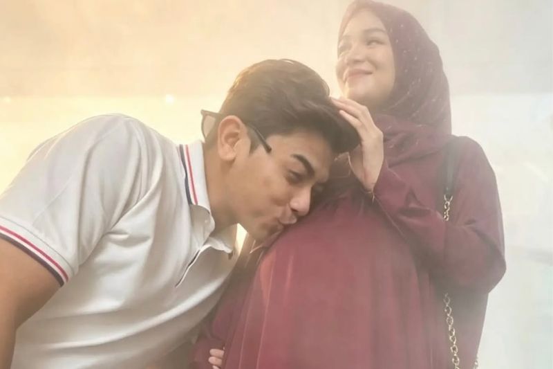 Amar dan Amyra (kiri) teruja menyambut kelahiran anak ketiga.