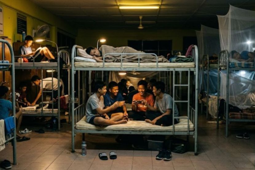 Asrama pelajar menyimpan pelbagai kisah suka duka. -Gambar hiasan AI