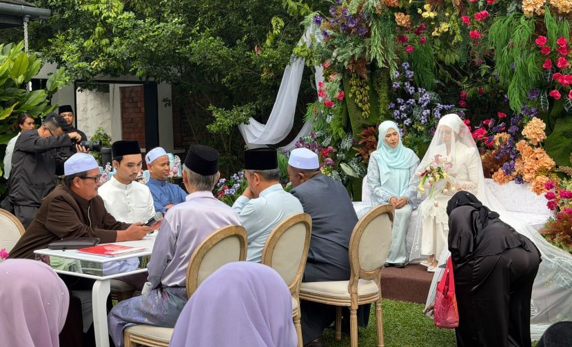 Majlis pernikahan Syazani dan isteri bertemakan 'garden'