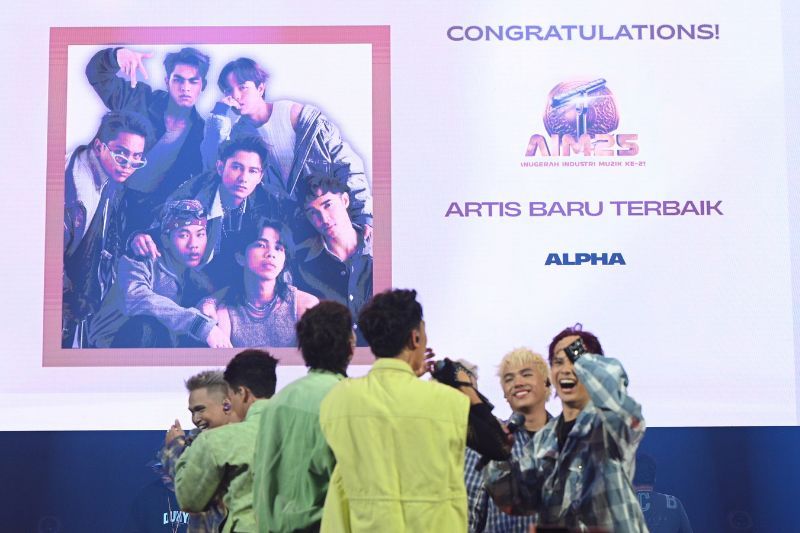Alpha dinobat sebagai Artis Baru Terbaik AIM25.