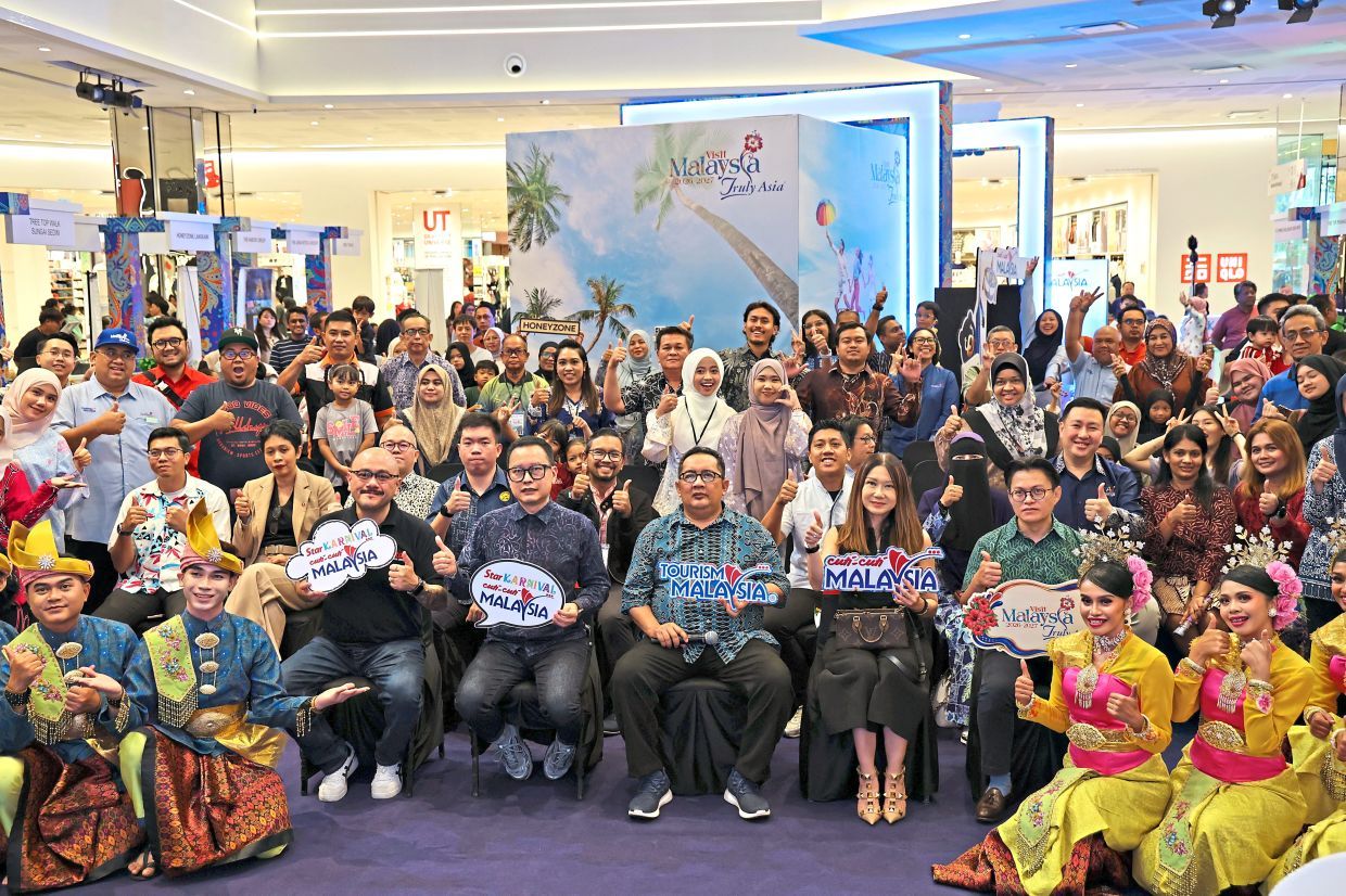 Guest of honour Tourism Malaysia domestic and events division senior director Mohd Roslan Abdullah (seated centre) with (seated from left to right) SMG events general manager Douglas Jansz, Penang Global Tourism (PGT) chief executive officer Ooi Chok Yan, SMG client brand marketing (bureaus) general manager Simone Liong and Tourism Malaysia Northern Region director Abdul Hadi Che Man posing for a photo with performers and exhibitors at the Star Karnival Cuti-Cuti Malaysia (SKCCM) Penang held at Sunway Carnival Mall in Seberang Perai, Penang.( September 26, 2026 ) — LIM BENG TATT/The Star