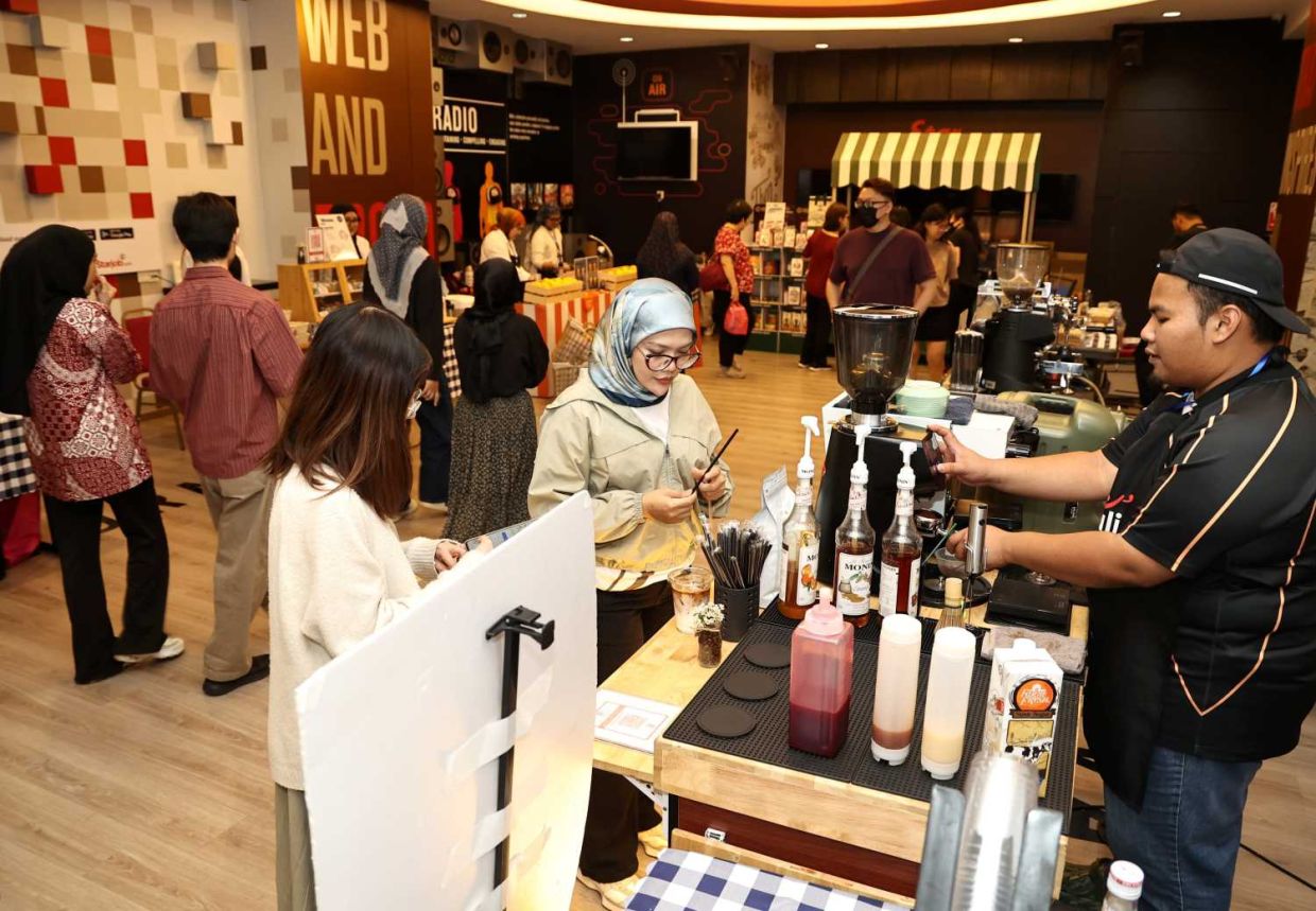 Bazaar Kopi ber-Kuali-ti event by Kuali X Star Track at Menara Star lobby in conjunction SMG55 Anniversary on October 01.-AZMAN GHANI/The Star