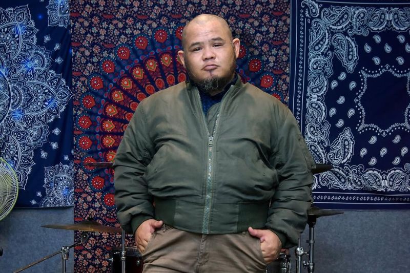 Taiyuddin kini menjual nasi berlauk sebagai punca rezeki utama keluarga.