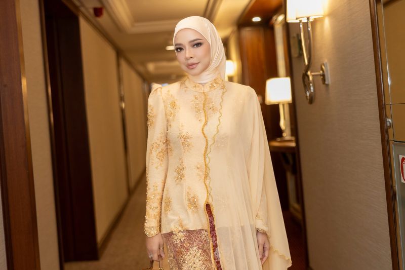 Nora mendoakan agar lelaki berkenaan terus setia kepada isterinya.