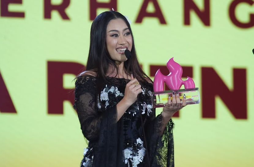 Aisha pemenang Selebriti Viral Terhangat.