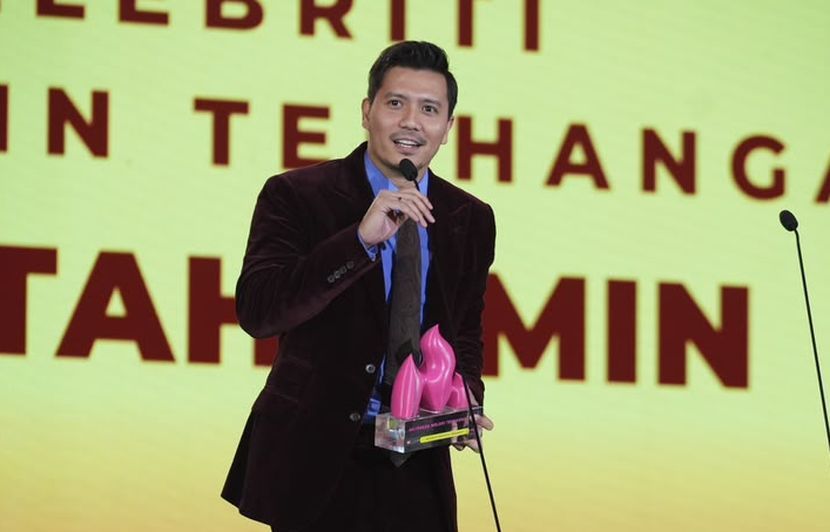 Fattah Amin membawa pulang trofi Selebriti Maskulin Terhangat!